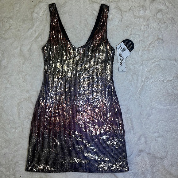 LOVE REIGN - NWT Ombré Metallic gold, rose gold and Silver Sequin, V-neck dress - Picture 3 of 12